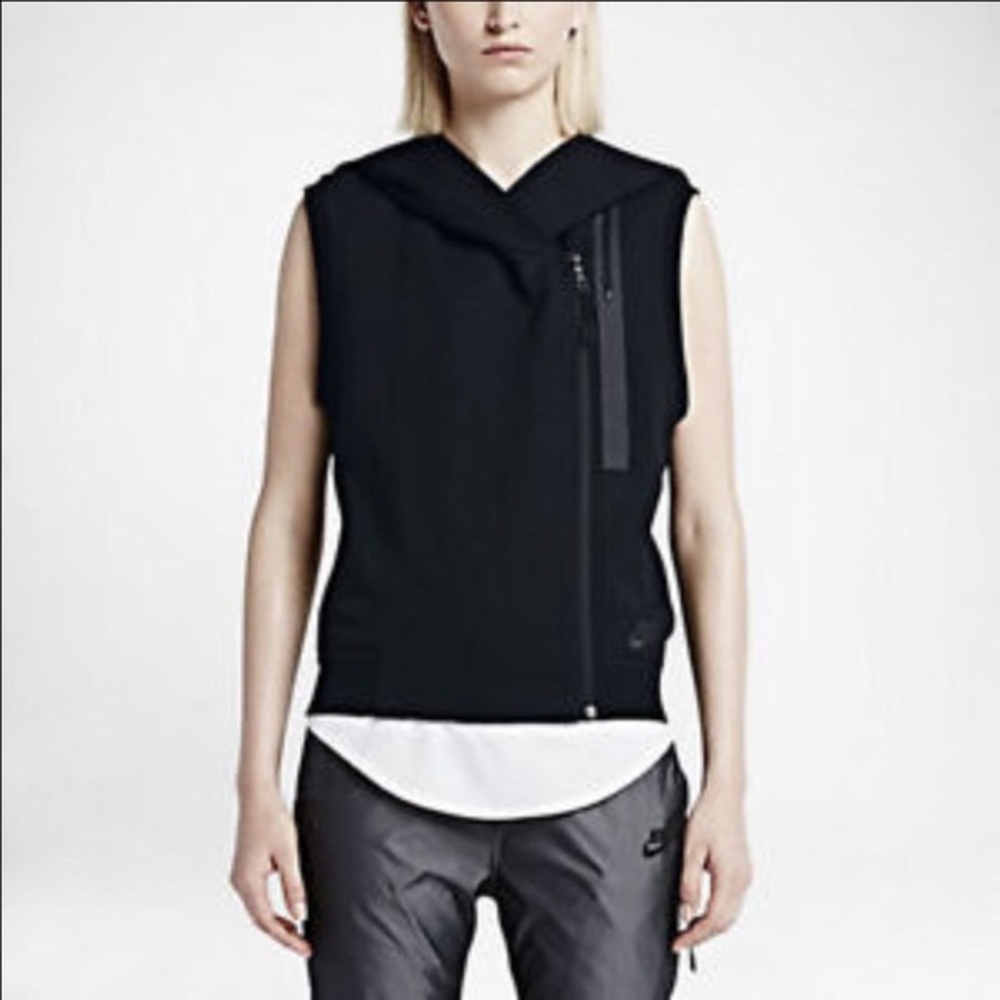 Nike Women’s Fleece Tech Vest
